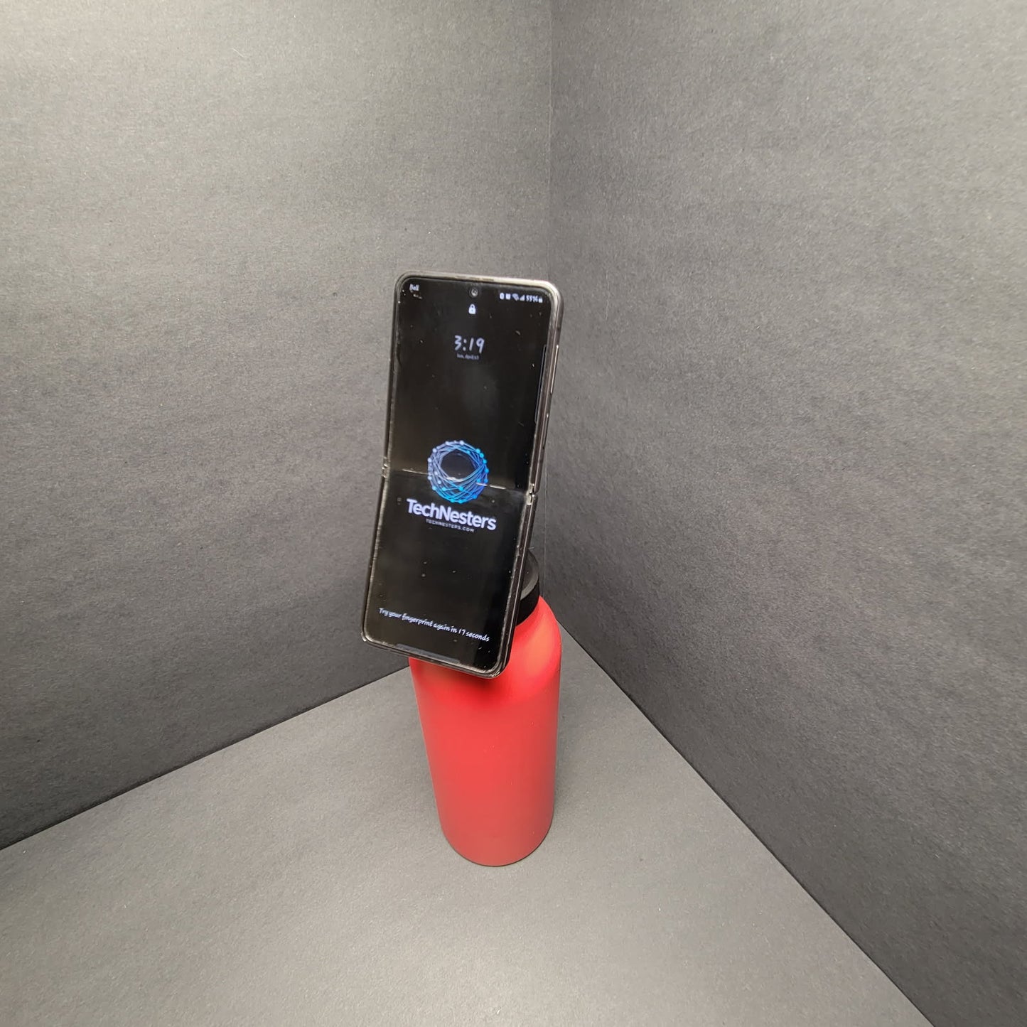 750ml Eco-Friendly Insulated Flask with Phone Holder